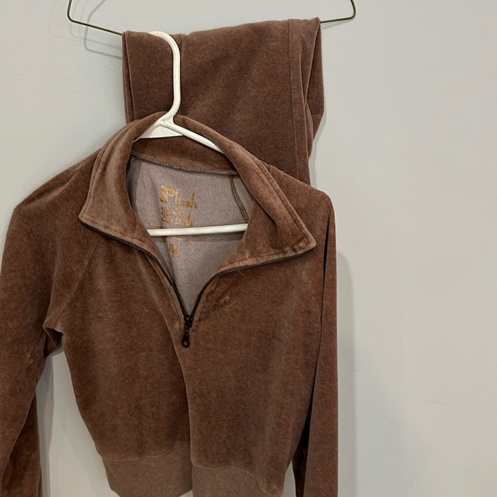 Women’s small pants and matching top.